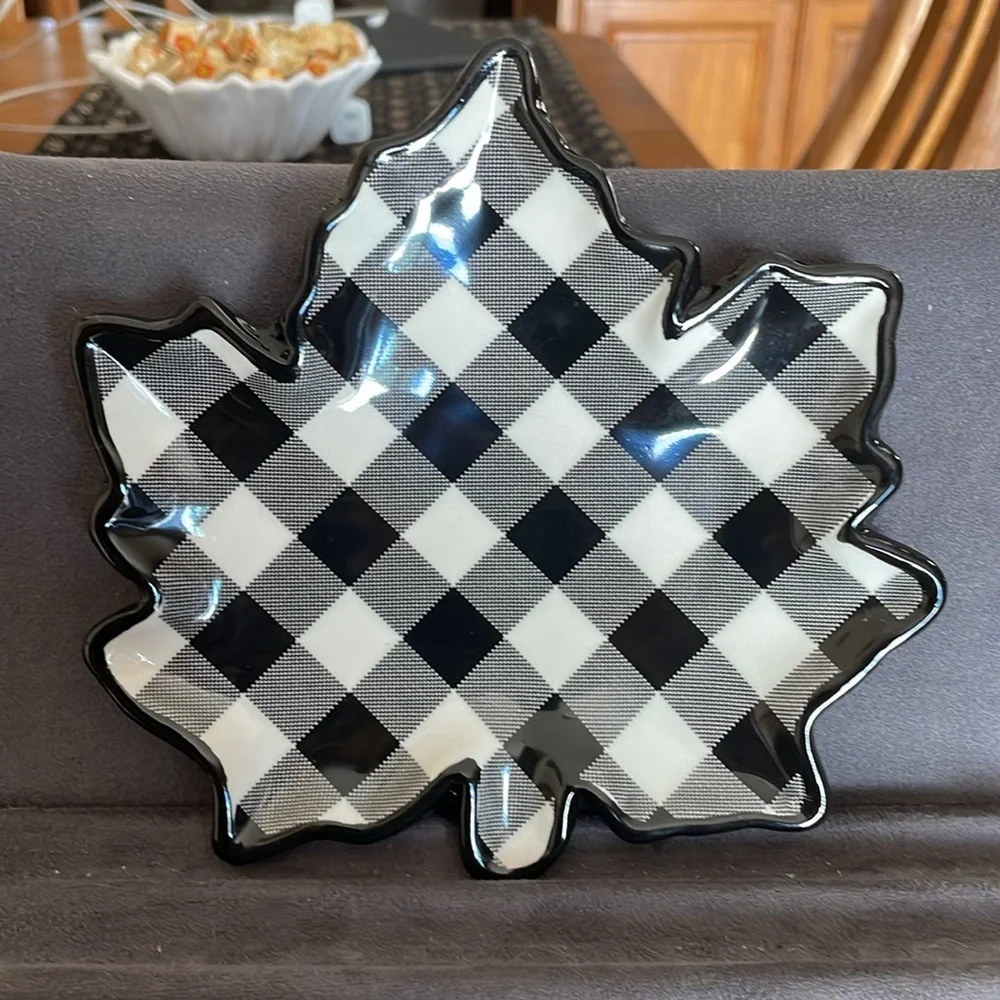 Black and White Plaid Leaf and Pumpkin Decor